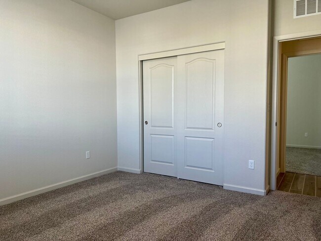 Building Photo - Beautiful 4 bed/2 bath Meritage Home in El...