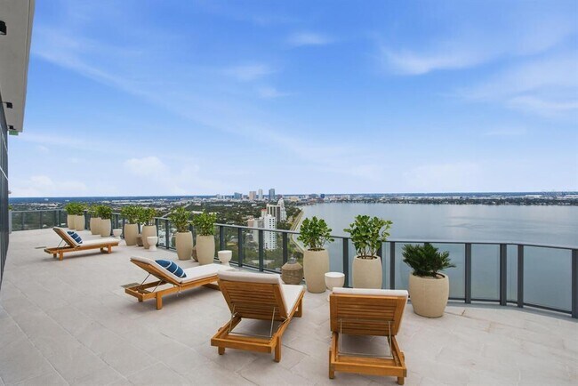 Building Photo - 3015 S Ysabella Ave