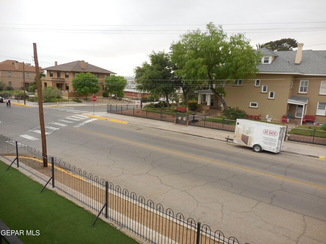 Building Photo - 701 W Yandell Dr