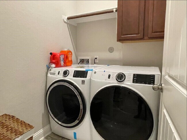 Building Photo - 19202 Presa Canyon Dr