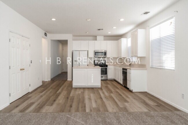 Building Photo - Charming 3-Bedroom Home with a Beautiful Pool in Lathrop! *POOL SERVICE INCLUDED*