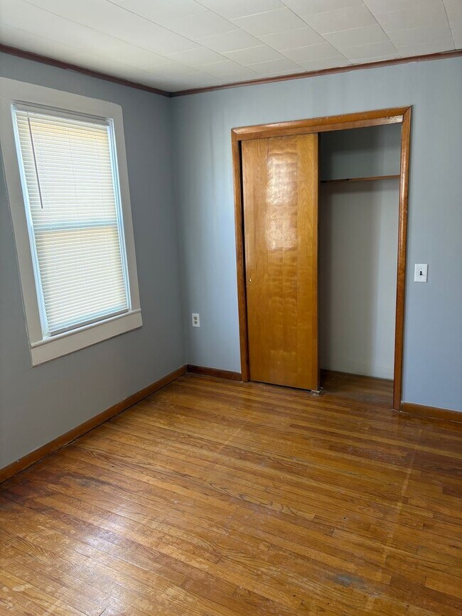 Building Photo - 26 James St