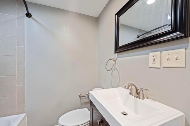 Building Photo - 514 W 1st Ave