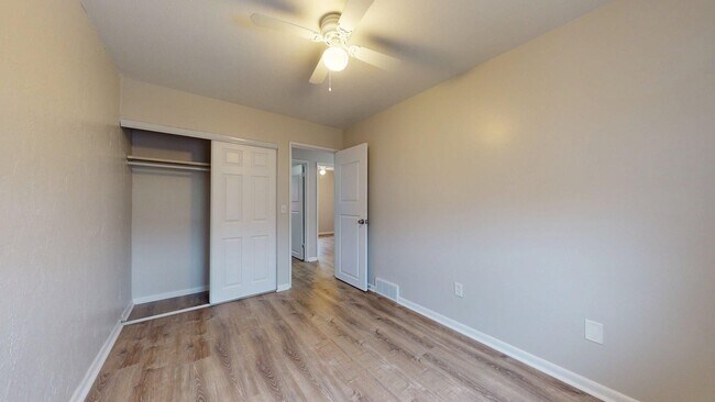 Building Photo - Elyria - updated 3 bed/1 bath townhouses for rent!