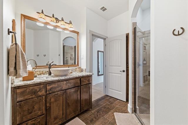 Building Photo - 570 S Point Ct