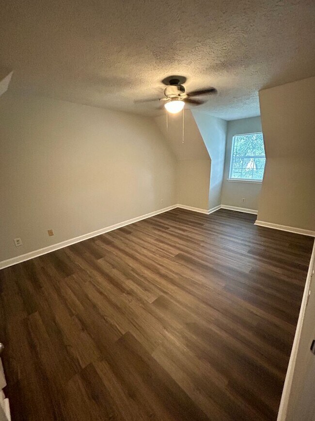 Building Photo - 166 Bordeaux Ln