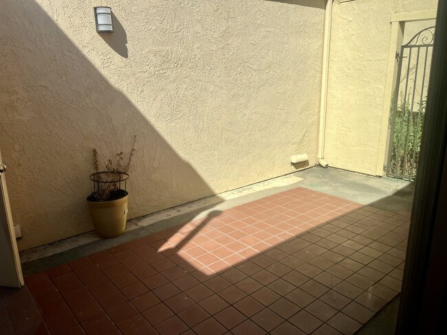 Building Photo - Beautiful Newly Remodeled 3 Bedroom 2 Bath...