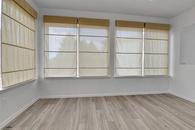 Building Photo - $2,795, 3-bed, 2-bath, located in Denver.