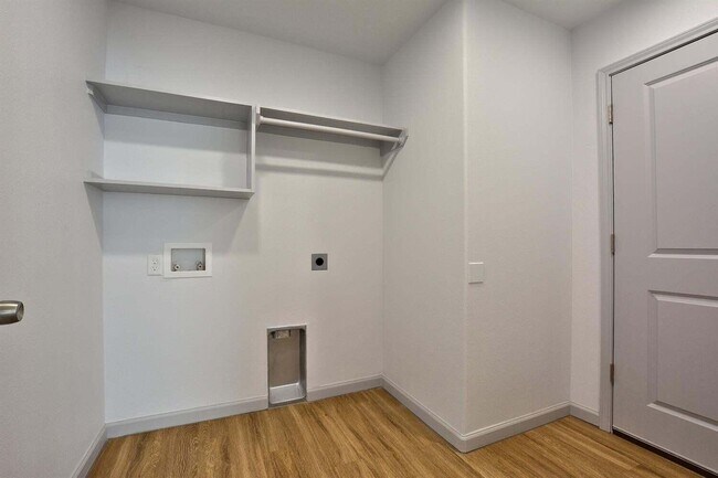 Building Photo - 1207 N Essex Ave