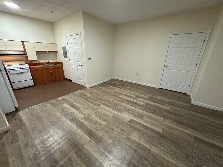 Building Photo - 83 Essex St