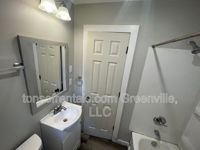 Building Photo - 519 Rice St
