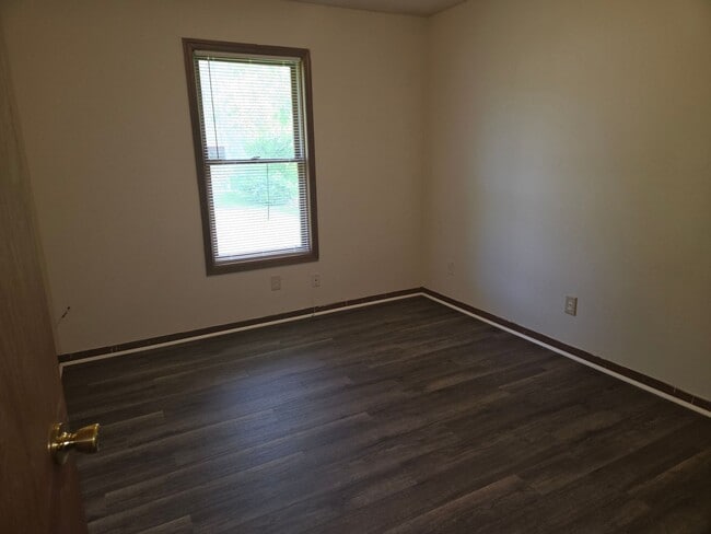 Building Photo - 3617-3619 Greeley Dr