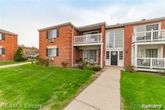 Primary Photo - 2420 Parmenter Blvd
