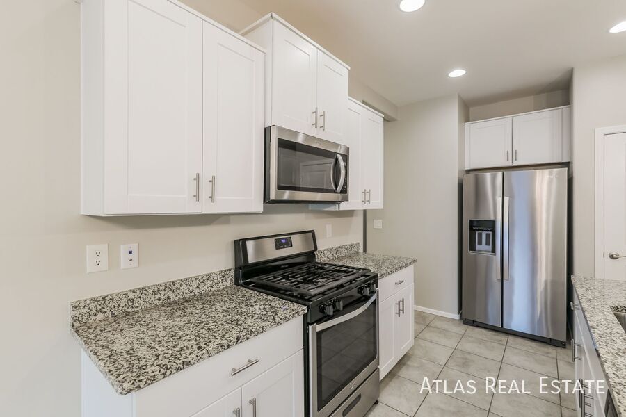 Building Photo - 10695 W Dickerson Dr