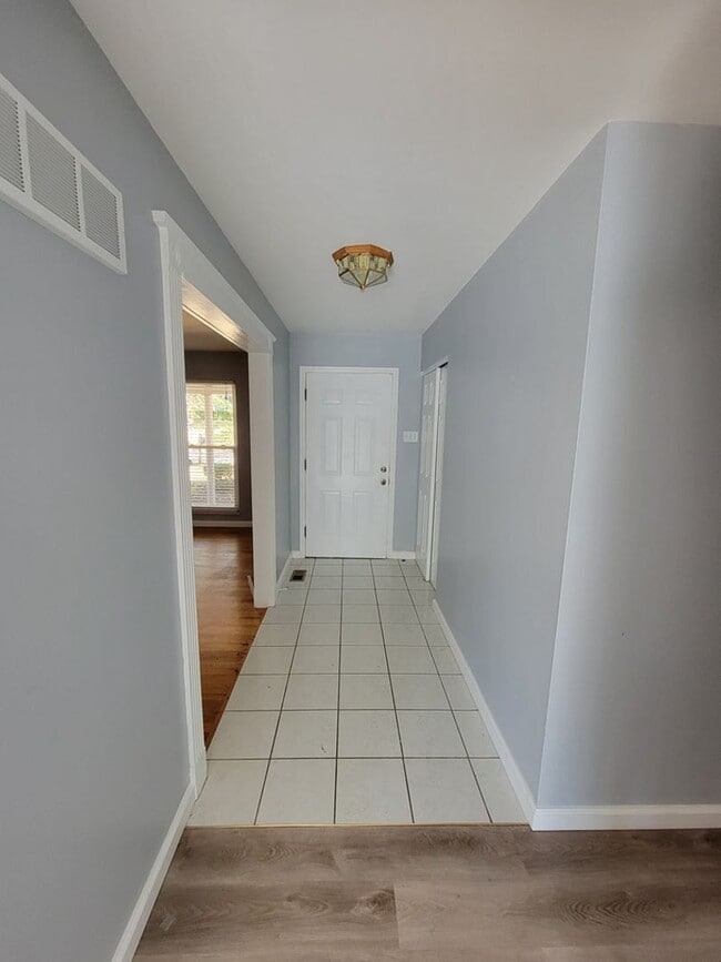 Building Photo - Nice House for Rent in Creve Coeur