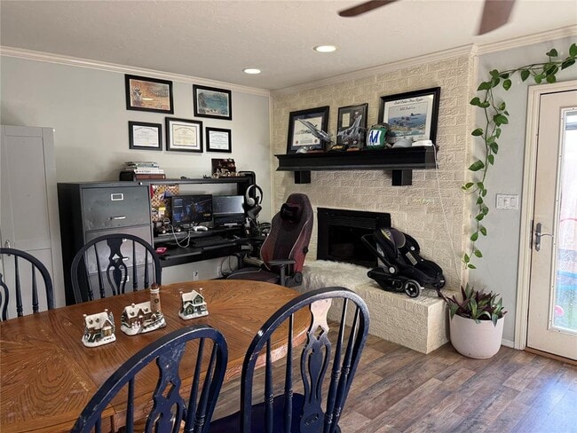 Building Photo - 1327 Canterbury Blvd