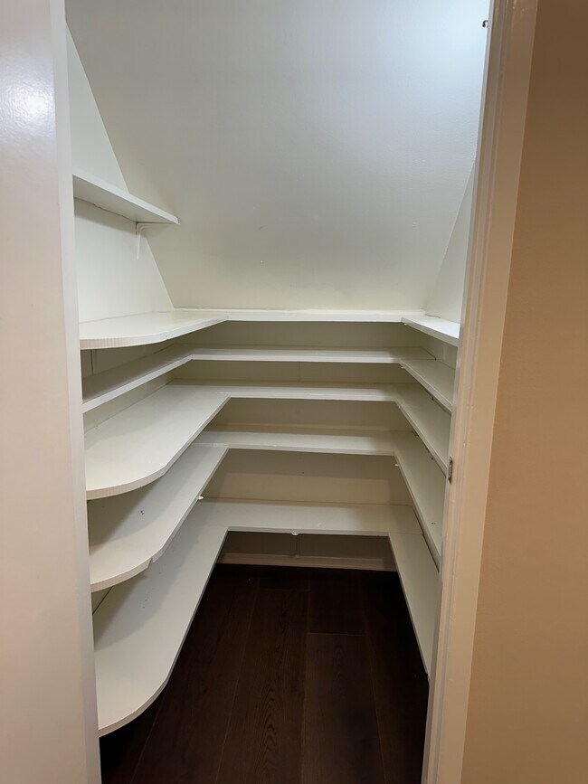 Building Photo - 1393 Scotch Cir
