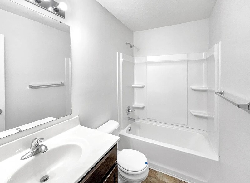 Building Photo - 10112 James Run Dr