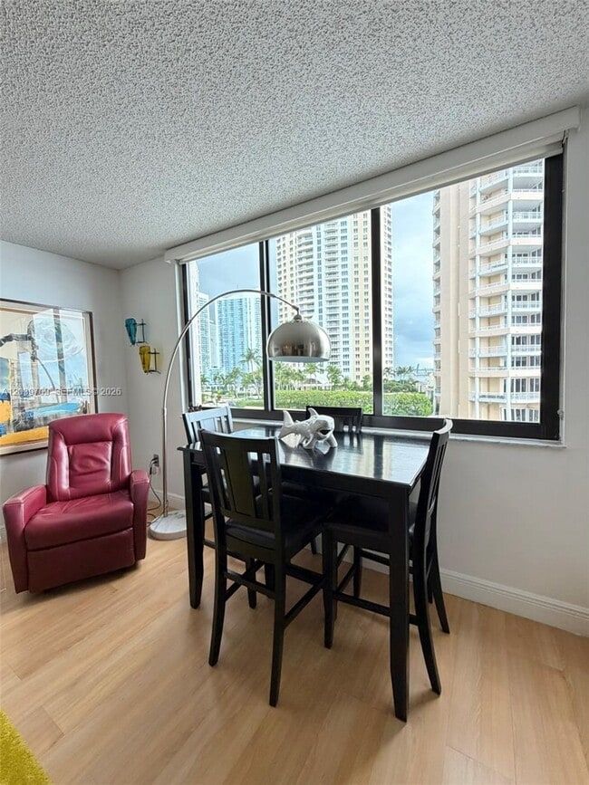 Building Photo - 540 Brickell Key Dr