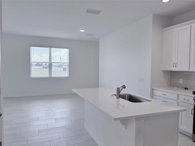 Building Photo - 609 Duke Dr