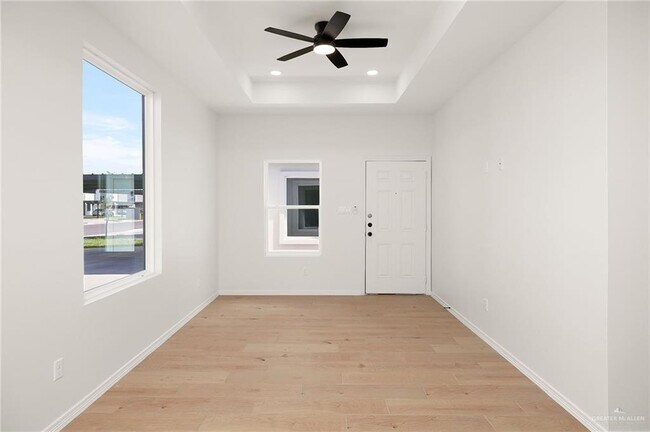 Building Photo - 13 S Links Dr