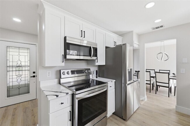 Building Photo - 645 Rosemere Cir