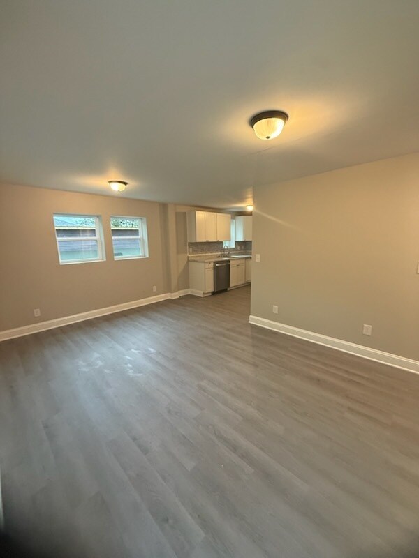 Building Photo - 1300-1330 Windsor Avenue - 1314B