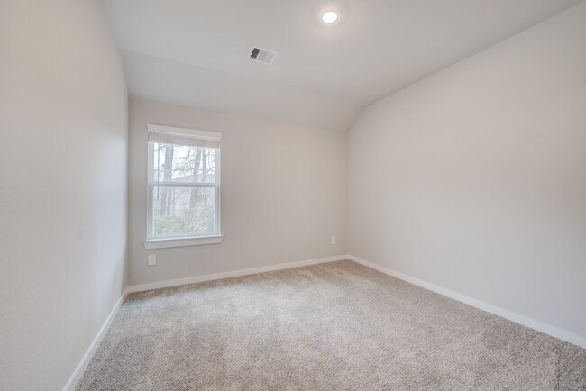 Building Photo - 14257 Lake Lodge Dr