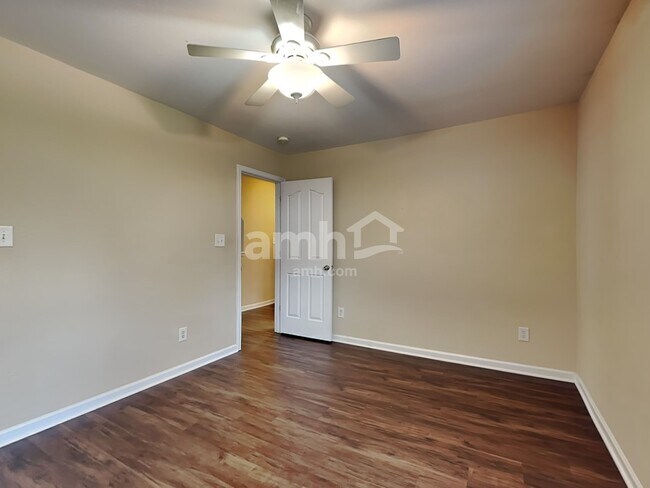 Building Photo - 832 Jennifer Lane