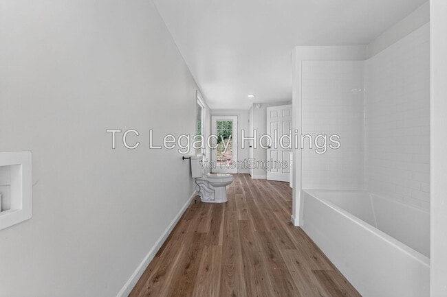 Building Photo - 87 Crisfield St