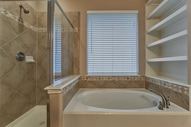 Building Photo - 8406 Oak Villa Ct