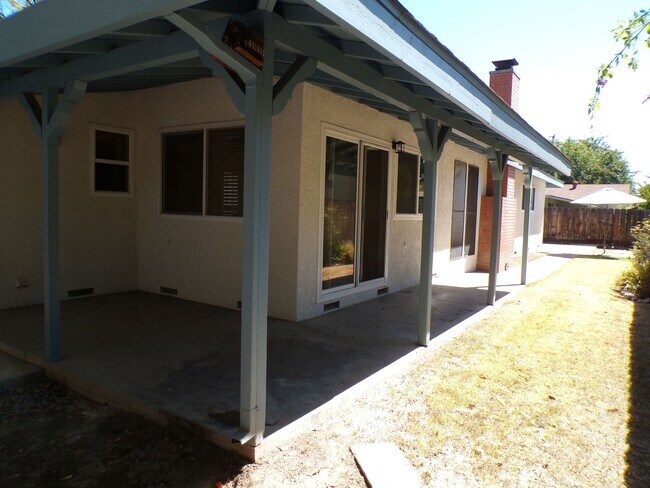 Building Photo - Charming 3 bedroom Home Near Beyer High School