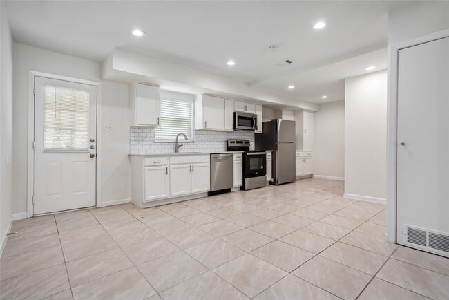 Building Photo - 3928 Valley Ridge Rd