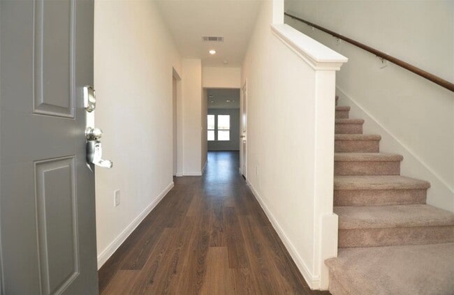 Building Photo - 16439 Big Hickory Dr