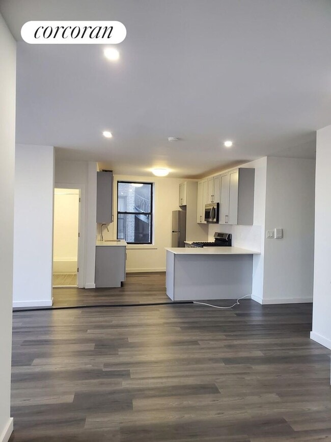 Building Photo - 720 Riverside Dr