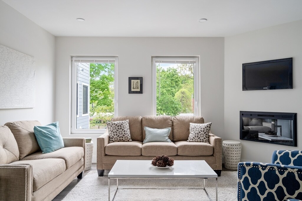 Building Photo - 319 Belgrade Ave