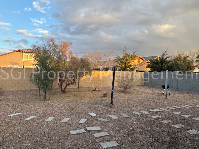 Building Photo - Gorgeous Casa Grande home ready for move in