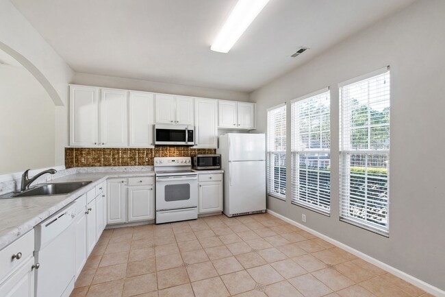 Building Photo - Beautiful End-Unit Townhome in Sought-After Breckenridge!