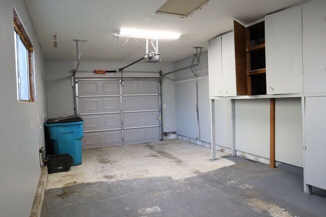 Building Photo - 600 SE 110th Ave