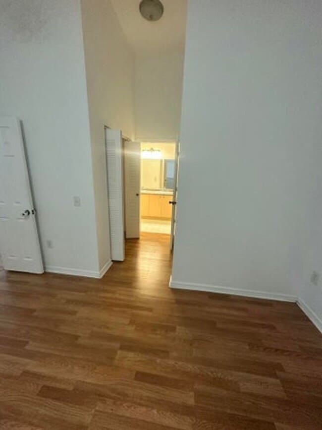 Building Photo - 220 Crestwood Cir