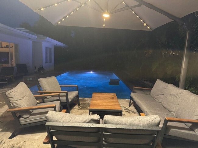 Building Photo - 2020 Coral Reef Dr