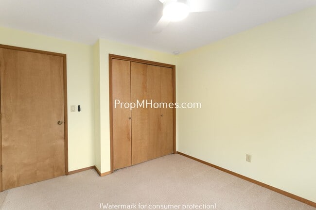 Building Photo - Spacious Four Bedroom Split-Level Home In Milwaukie!