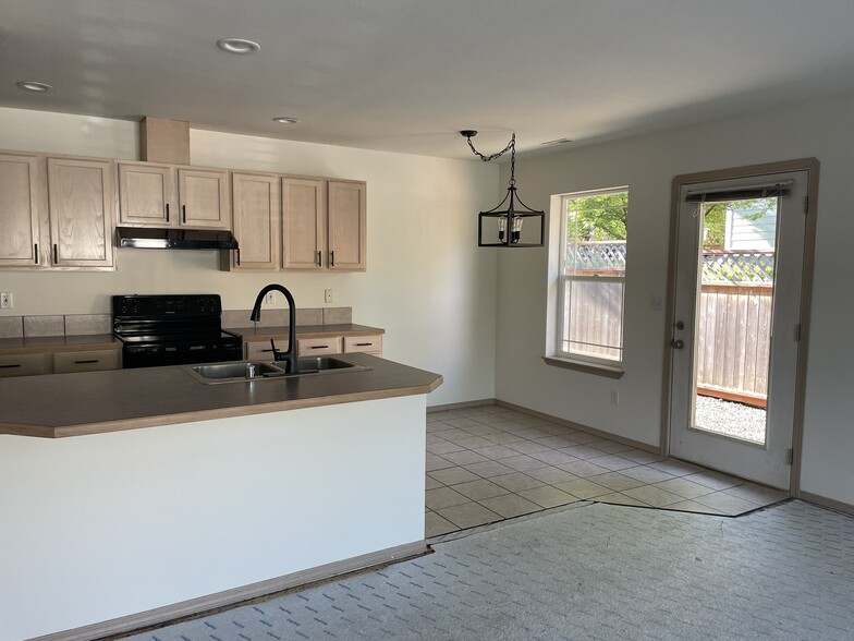 Building Photo - 1482 Estate Pl