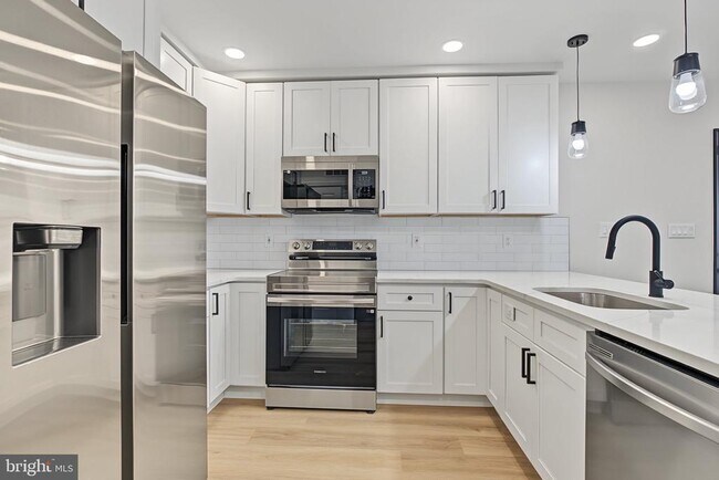Building Photo - 1242 N 15th St