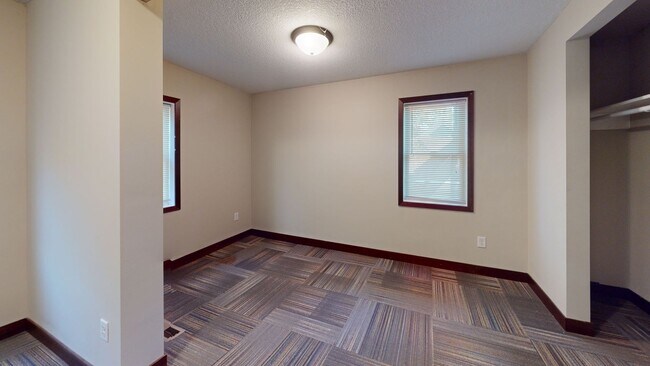 Building Photo - Affordable 6-Bedroom3 bath House Close to U of M Campus