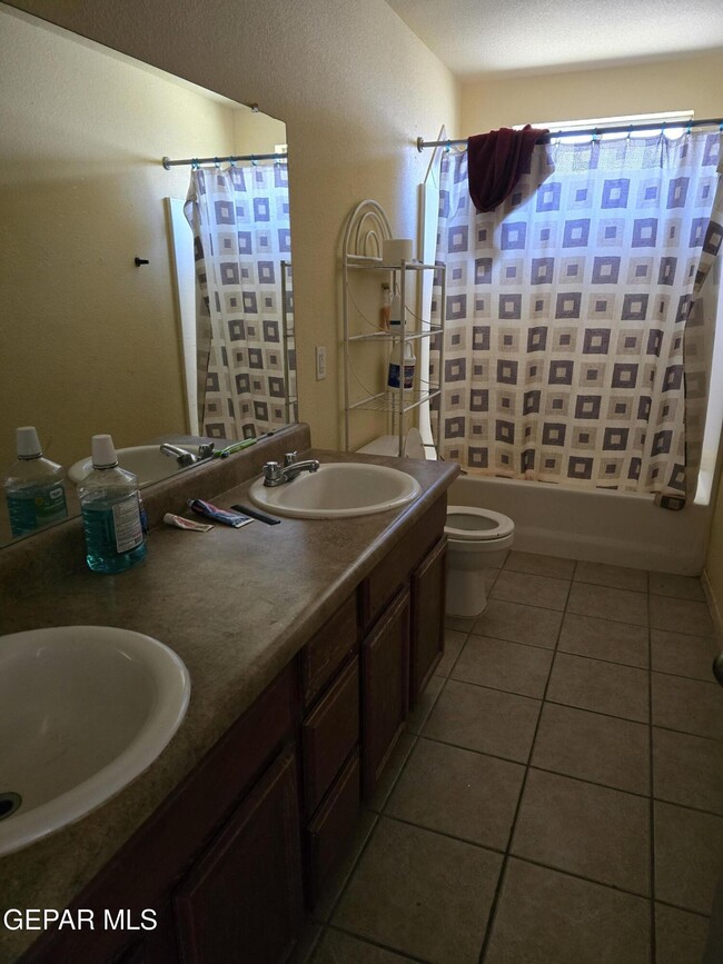 Building Photo - 1400 Cravens St