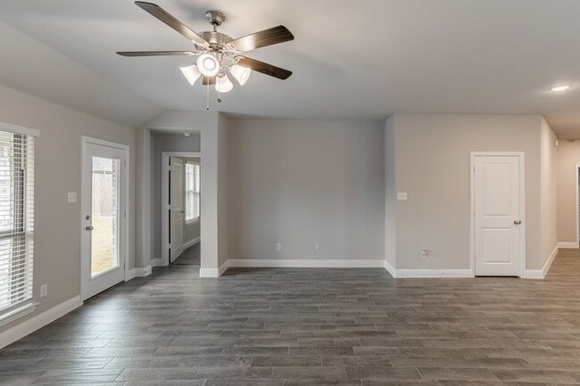 Building Photo - 5917 Bellflower Dr