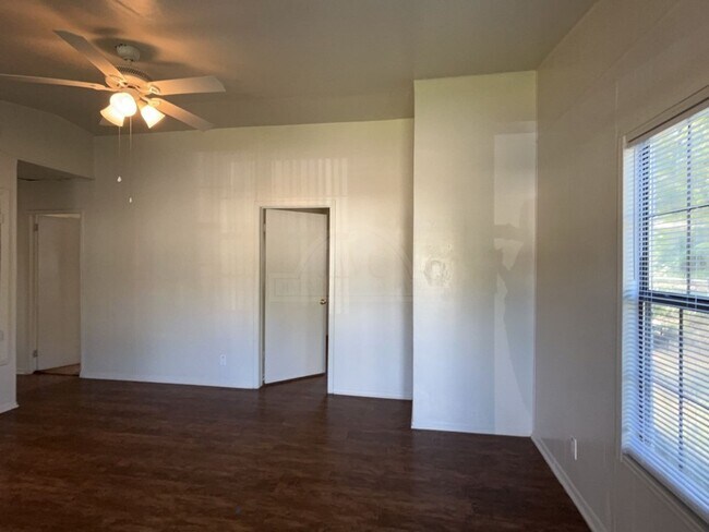 Building Photo - ***Two-Weeks Free Rent***916 Evergreen, Ki...