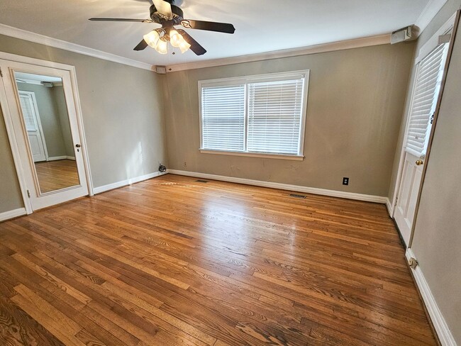 Building Photo - Knoxville 37919 - 4 Bedroom, 3 Bath Home -...