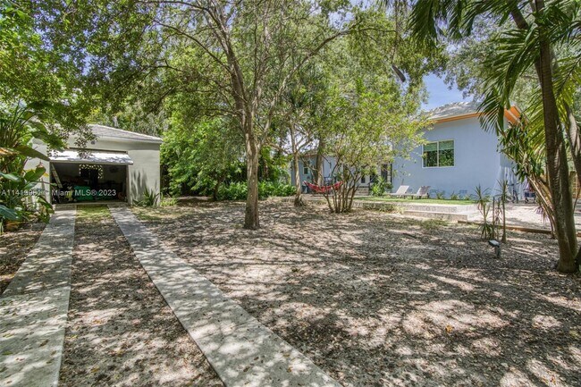 Building Photo - 890 NE 90th St